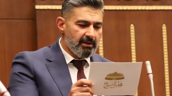 ياسر جلال أثناء حلف اليمين في مجلس الشيوخ