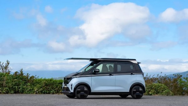  نيسان Sakura EV 