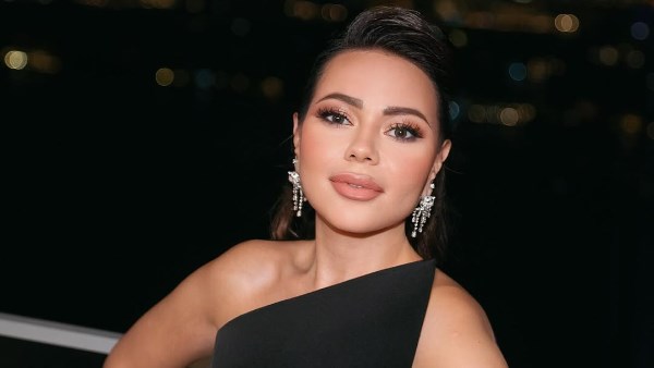 كتف و كتف..الاعلامية اسماء إبراهيم تخطف الانظار بإطلالتها