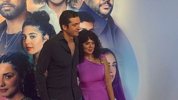  بشرة خالية من المكياج.. رانيا يوسف تثير الجدل رفقة زوجها