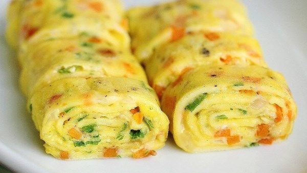طريقة عمل رول البيض بالخضار..