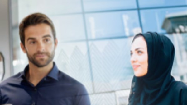 حكم سماع الرجل لصوت المرأة وهل فعلا صوتها عورة