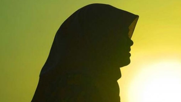 حكم حمل المرأة المصحف في حقيبة اليد أثناء مدة الحيض