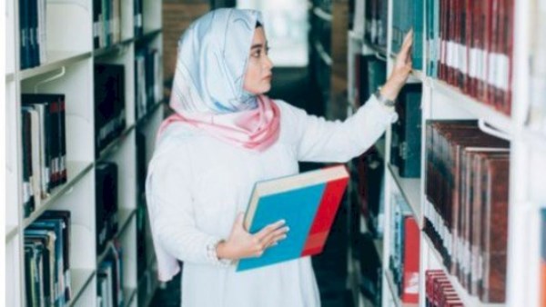 منزلة المتعلم وطالب العلم.. الإفتاء توضحها