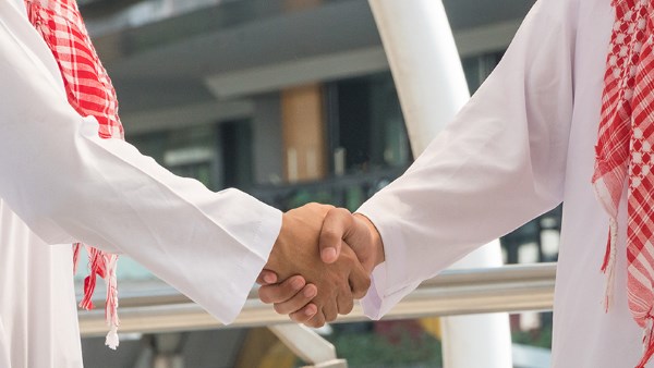 هل تستجاب الدعوة عند مصافحة المسلم لأخيه؟.. الإفتاء تجيب