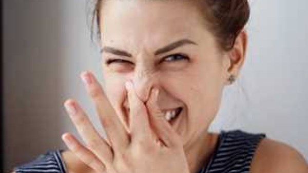 الأسباب الرئيسية لرائحة الجسم الكريهة