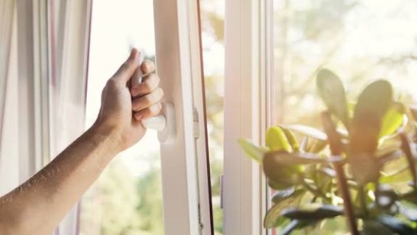 طرق طبيعية وفعالة للتهوية المنزل والفرش