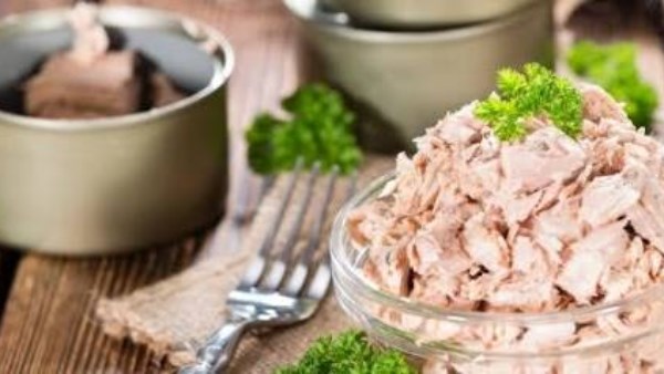 طريقة عمل التونة في البيت بسمك الماكريل