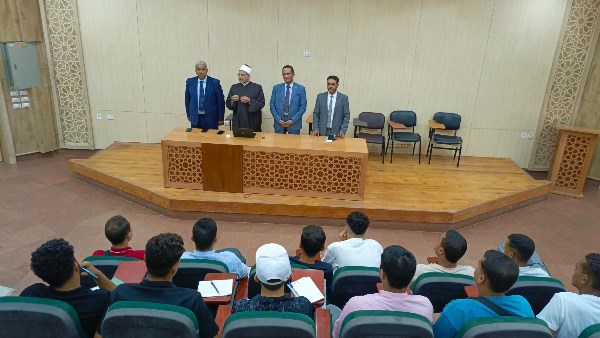 رئيس جامعة الأزهر يتفقد كلية الذكاء الاصطناعي