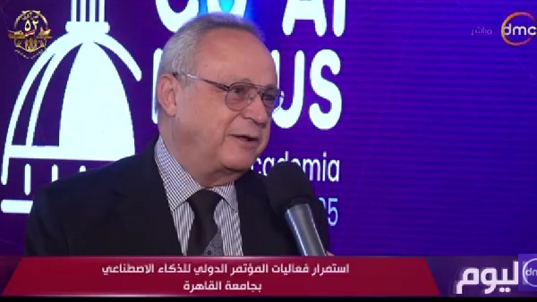 الدكتور احمد زايد