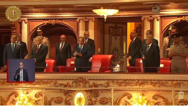 السيسي يشهد عرضا مسرحيا باحتفالية وطن السلام السيسي يشهد عرضا مسرحيا باحتفالية وطن السلام