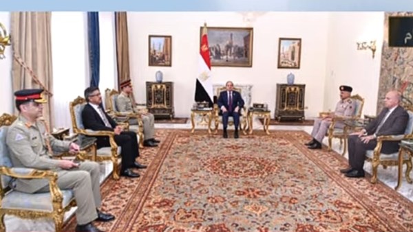 الرئيس السيسي يستقبل رئيس أركان القوات البرية الباكستانية  الرئيس السيسي يستقبل رئيس أركان القوات البرية الباكستانية