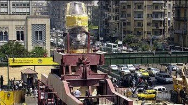 كواليس نقل تمثال رمسيس الثاني إلى المتحف المصري الكبير كواليس نقل تمثال رمسيس الثاني إلى المتحف المصري الكبير