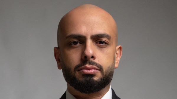 الروائي والكاتب أحمد مراد