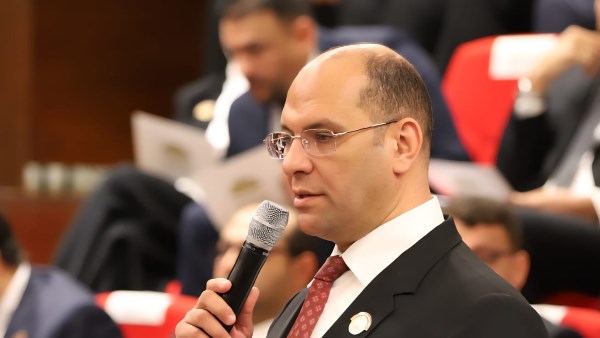 الدكتور أحمد إدريس