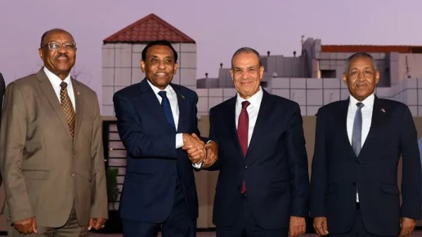 لقاء وزير الخارجية ورئيس الوزراء السوداني