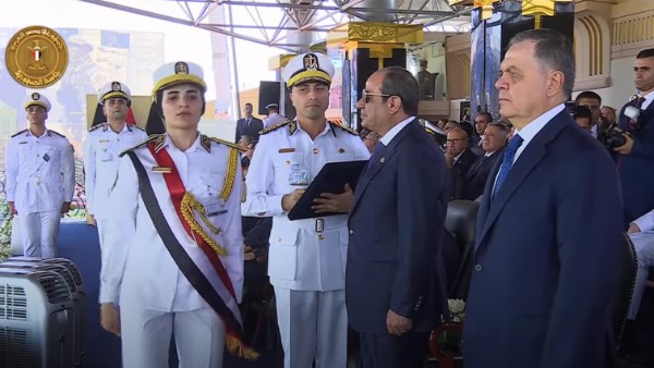 السيسي يكرم المتفوقين بأكاديمية الشرطة