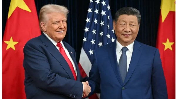 لقاء الرئيس الأمريكي ونظيره الصيني