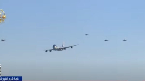 طائرات حربية تستقبل ترامب