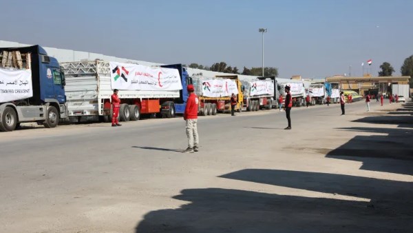 90% من المساعدات الإنسانية المتجهة إلى غزة مصرية