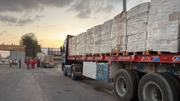 عبور أكثر من 400 شاحنة مساعدات عبر معبر رفح وفقا لاتفاق شرم الشيخ