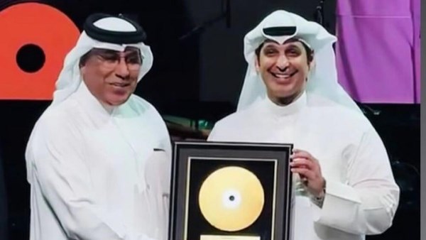 وزير الإعلام الكويتي عبدالرحمن المطيري يكرم الموسيقار مطر الكواري وزير الإعلام الكويتي عبدالرحمن المطيري يكرم الموسيقار مطر الكواري