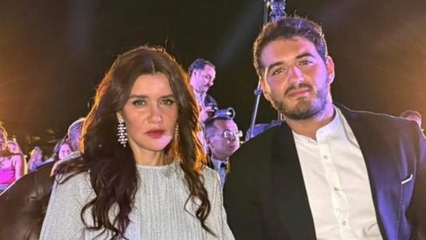 غادة عادل وابنها