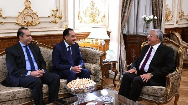 جبالي يستقبل رئيس الوزراء قبل انعقاد الجلسة الافتتاحية لدور الانعقاد السادس للنواب بحضور المستشار محمود فوزي 