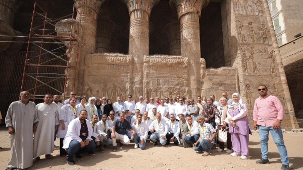 وزير السياحة والآثار 