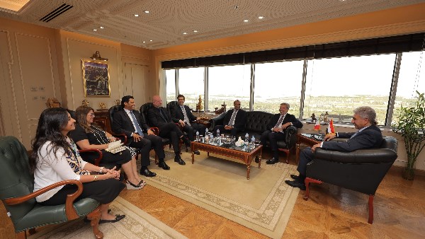 وزير السياحة والآثار 