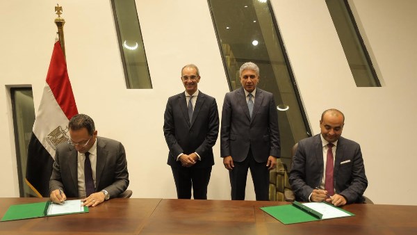 وزير السياحة والآثار 