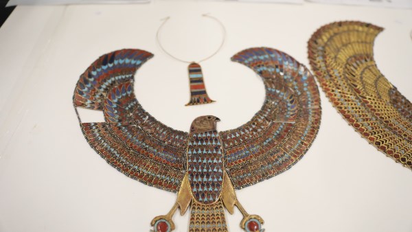 قلادات توت عنخ آمون 