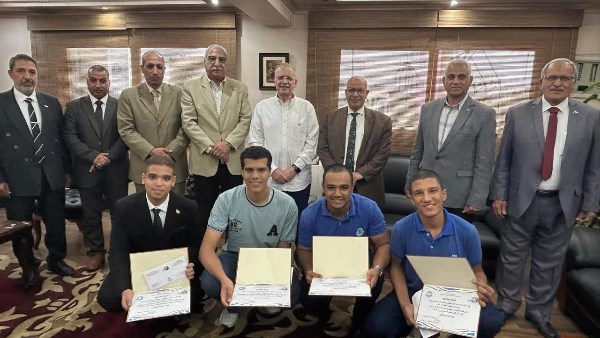 تكريم أوائل المدرسة الثانوية الفنية