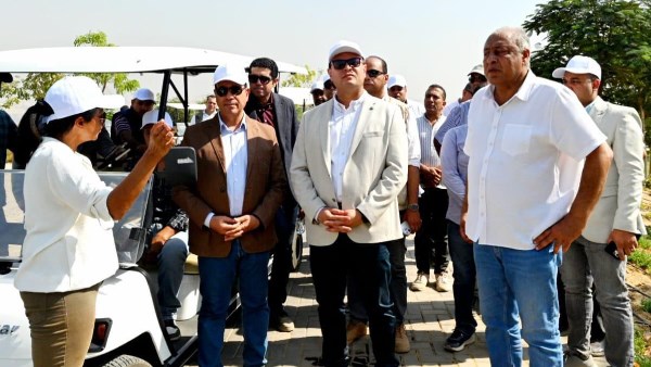 وزير الإسكان  وزير الإسكان