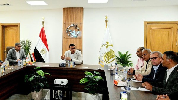 وزير الإسكان  وزير الإسكان