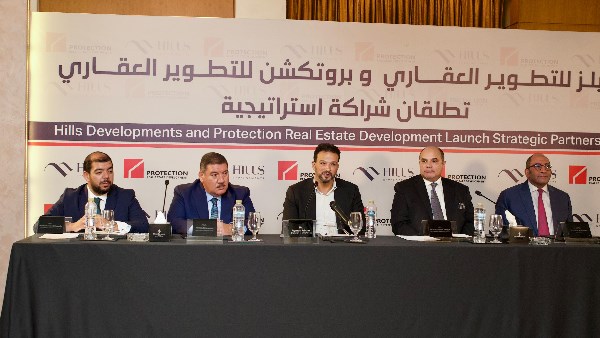 جانب من توقيع الشراكة  جانب من توقيع الشراكة