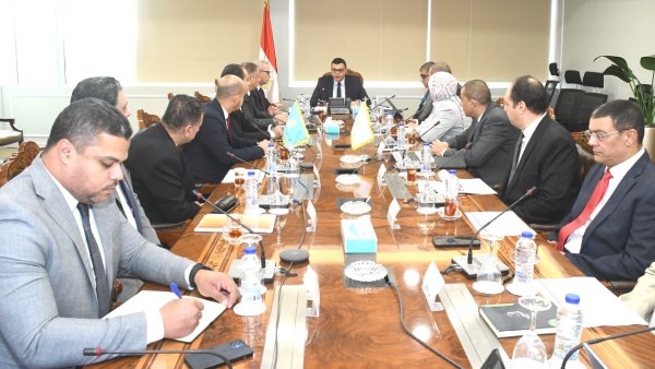 وزير الإسكان يتابع سير العمل بقطاع الشئون العقارية والتجارية بهيئة المجتمعات العمرانية الجديدة وزير الإسكان يتابع سير العمل بقطاع الشئون العقارية والتجارية بهيئة المجتمعات العمرانية الجديدة