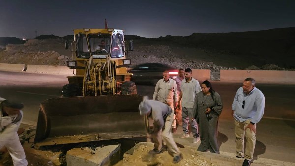 جانب من أعمال تركيب أعمال الإنارة 