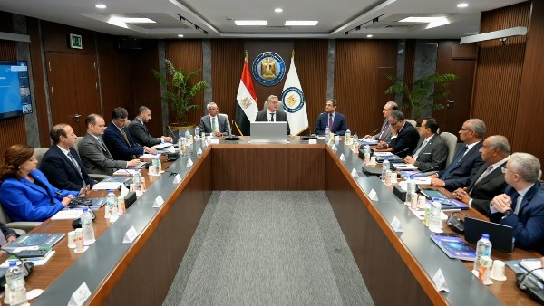 جانب من اجتماع وزير البترول  جانب من اجتماع وزير البترول