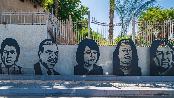 الجيزة في أبهى صورة .. مجسمات فنية لرموز مصر حول المتحف المصري الكبير الجيزة في أبهى صورة .. مجسمات فنية لرموز مصر حول المتحف المصري الكبير