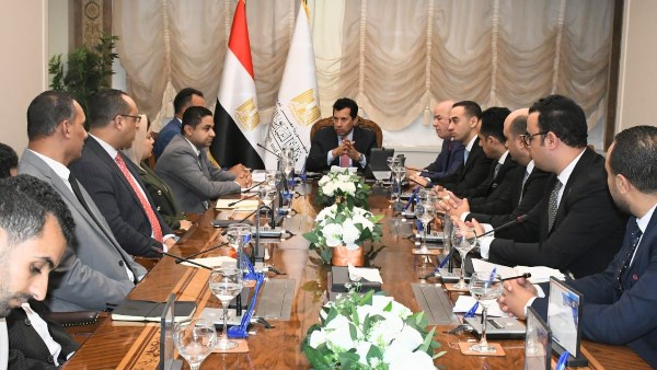 وزير الرياضة مع اتحاد الكيانات الشبابية  وزير الرياضة مع اتحاد الكيانات الشبابية