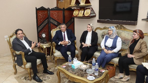 نائب محافظ بني سويف يناقش استعدادات مهرجان النباتات الطبية والعطرية