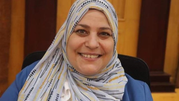 الدكتورة حنان عبدالعزيز 