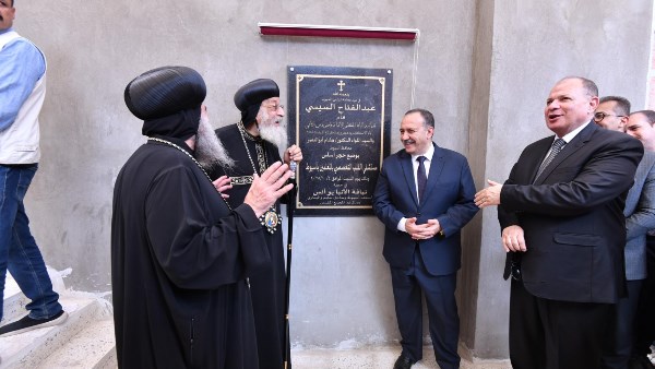 محافظ أسيوط والبابا تواضروس يضعان حجر الأساس لمستشفى القلب التخصصي بالمعلمين ومستشفى المحبة بمدينة ناصر الجديدة لخدمة أهالي الصعيد