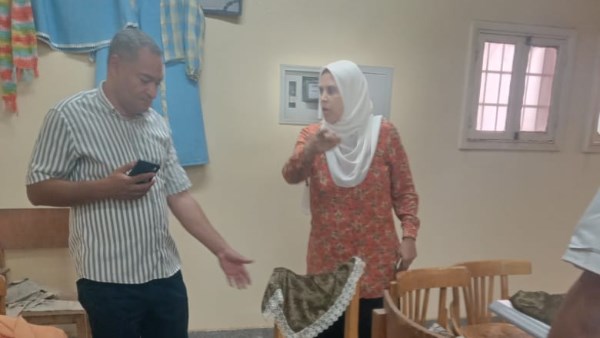 رئيس مركز ومدينة صدفا يتفقد مشغل ملابس