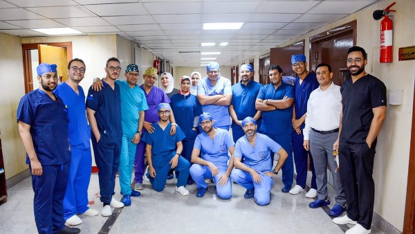 فريق طبي جراحة المخ والأعصاب بجامعة أسيوط 