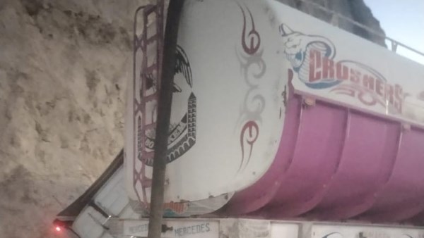 تصادم 4 سيارات بطريق الهضبة بأسيوط 