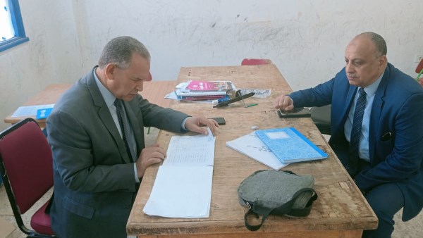 أسيوط.. إحالة مديري مدرستين للشؤون القانونية لتقصيرهما في عملهما