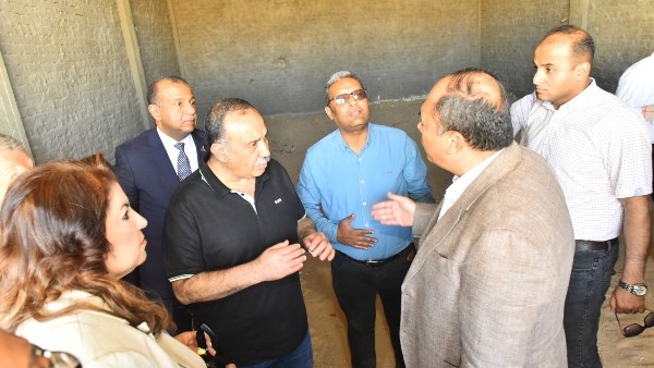 محافظ أسيوط ورئيس تنمية الصعيد يتابعان تشطيبات مجمع الصناعات الصغيرة ببني غالب