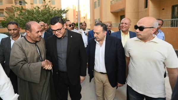 وزير الإسكان ومحافظ أسيوط يتفقدان محطة تنقية مياه الشرب وأعمال الطرق والمحاور والممشى السياحي ومشروع "سكن كل المصريين" 
